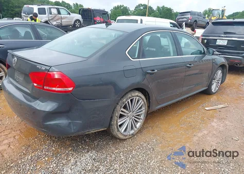 2014 Volkswagen Passat 1.8T Sport z USA, uszkodzony, nr VIN 1VWBT7A39EC097705